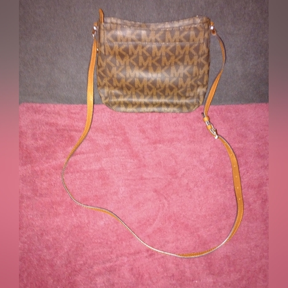 NWT Michael Kors Hamilton brown signature Traveler Messenger Bag - Picture 3 of 12